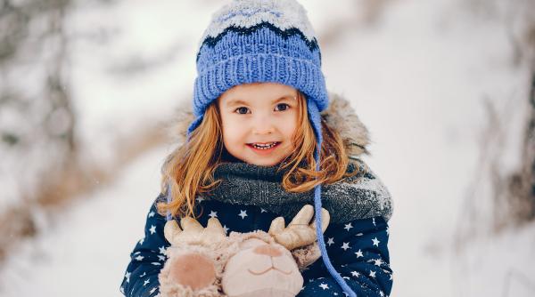 Cum să îngrijești pielea copilului tău în zilele reci: ghidul pentru îngrijiri esențiale