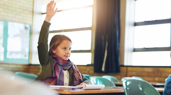 Cum să dezvoltăm elevii pregătiți pentru viitor? Mircea Miclea: „Trebuie să știe să întrebe! Dar, ca să știu cum să pun întrebarea, trebuie să am o grămadă de cunoștințe în cap!”