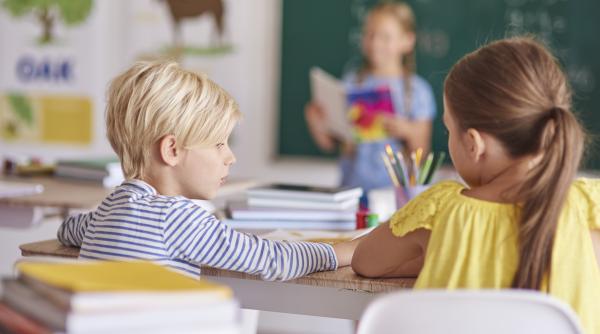 România, lider la învățarea limbilor străine: Aproape 95% dintre elevi studiază cel puțin două limbi în gimnaziu