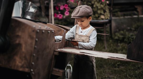 Cei mai mari gânditori ai lumii au avut aceste comportamente în copilărie. Ce să observi la copilul tău?