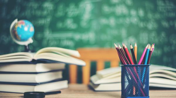 A început distribuirea cardurilor educaționale de 500 de lei: Ce trebuie să știe părinții