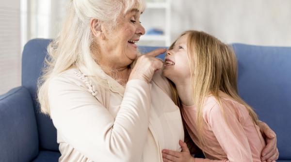 O bunică oferă un sfat prețios celor care cumpără prea multe cadouri nepoților lor