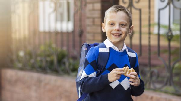 Iată o greșeală de evitat pentru a crește un copil care are încredere în sine