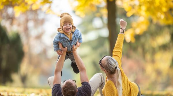 10 strategii de parenting pe care orice părinte ar trebui să le aplice pentru a-și ajuta copilul să se simtă unic, iubit și apreciat