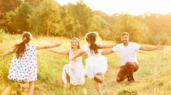 Cum să crești copii puternici, care nu vor avea nevoie de „reparații” ca adulți: Sfaturi pentru părinți care își doresc o educație cu impact