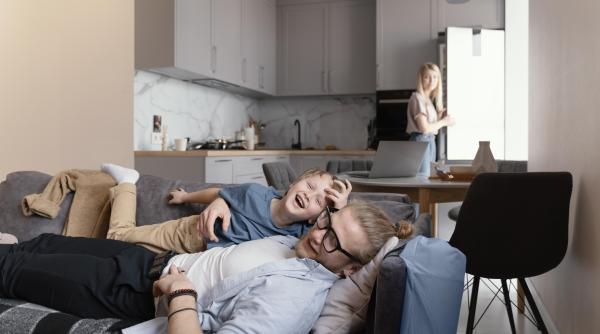 Cum ar trebui să se desfășoare conversațiile cu copiii mici