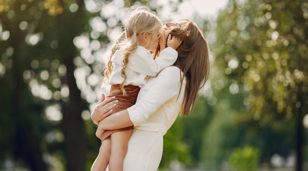 Cum recunoști dacă ai acasă un „copil păpădie” sau un „copil orhidee”?