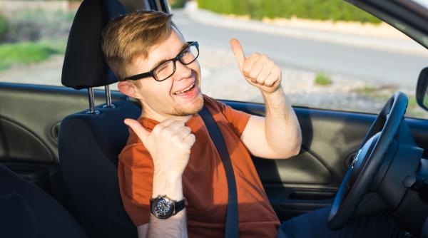 Mașini conduse de la 16 ani. Este o idee bună? Titi Aur: „Eu zic că trebuie să ne scuturăm de noroi. Acolo e SINGURA salvare”