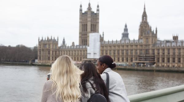 Universitățile din Marea Britanie, afectate de scăderea numărului de studenți străini