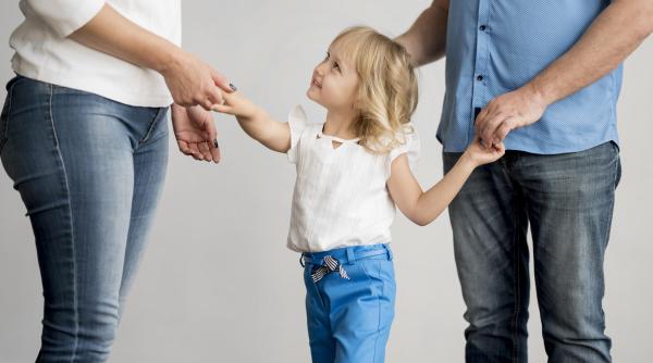 Motive pentru care părinții rămân împreună, chiar dacă nu mai sunt îndrăgostiți