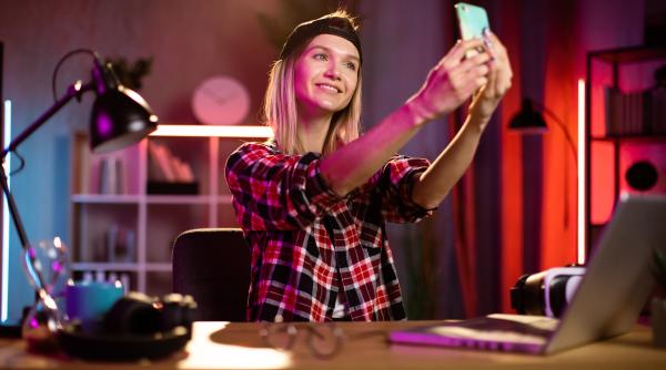 Cum afectează timpul excesiv petrecut pe TikTok sănătatea mintală a adolescenților