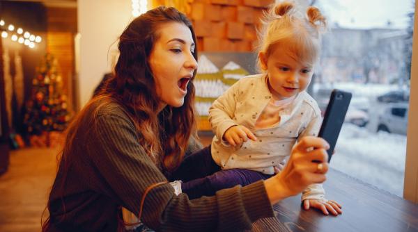 De la bârfe la probleme personale: Cele mai mari greșeli ale părinților în grupurile școlare de WhatsApp