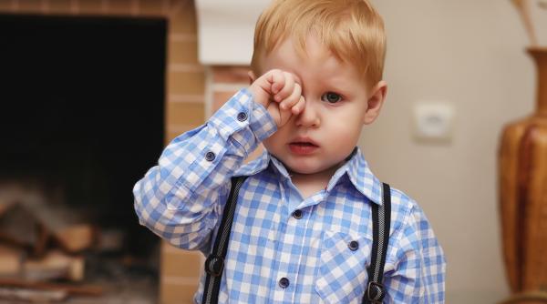  Ochii roșii la copii? Cum îți dai seama dacă e conjunctivită și ce să faci