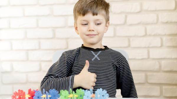 ”Până la vârsta de 4 ani copii sunt geniali”: Unde dispare genialitatea copiilor și cum să o regăsești