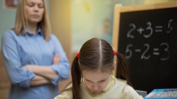 Prof. Florian Colceag, antrenorul de genii: „Problema e la profesori, trebuie să se deștepte! Dacă îi pun pe copii să facă exerciții la nesfârșit, ei se prostesc”