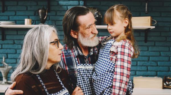 Trăsături de caracter pe care copiii le-ar putea moșteni EXCLUSIV de la bunici