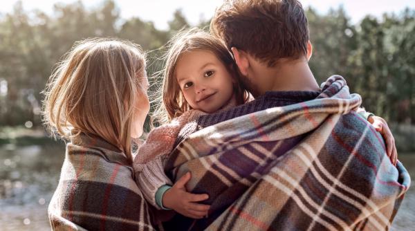 Obiceiurile „minuscule” care îl vor face pe copilul tău să te respecte, potrivit dr. Shefali: „NU poate fi impus, el trebuie câștigat!”