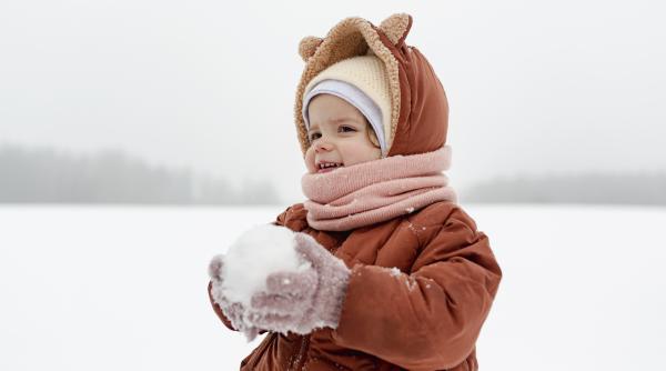 Prima zăpadă pentru copilul tău: Sfaturi utile