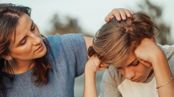 Adolescența, perioada critică în care scopul unui părinte e unul singur, potrivit psihologului 