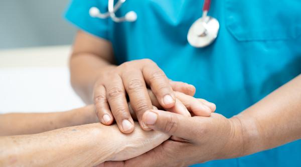 Creștere alarmantă a cazurilor de cancer tiroidian, în special în rândul fetelor de 15-19 ani 