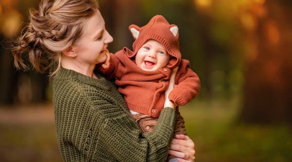 Jumătate dintre femei își schimbă cariera profesională după ce devin mame, în timp ce doar 8% dintre bărbați fac același lucru