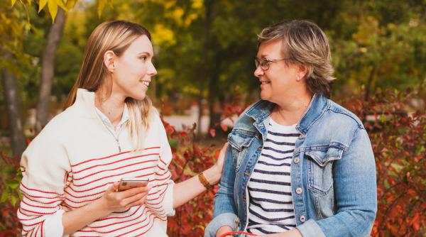 Anumite obiceiuri îți pot răni părinții. Iată trei comportamente care îți pot slăbi relația cu ei