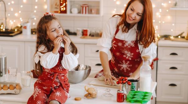 Crăciunul alături de copiii tăi: ceea ce contează sunt momentele, nu cadourile. „Cei mici nu au nevoie de un spectacol grandios pentru a simți magia sărbătorii”