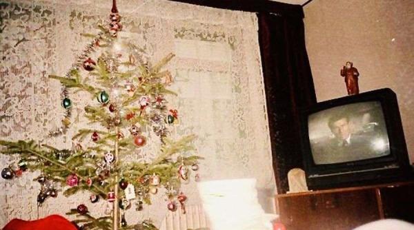 Cum sărbătoreau românii Crăciunul în perioada comunismului. „Când îți era lumea mai dragă se lua curentul, însă atmosfera în perioada asta era diferită”