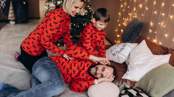 Educația începe acasă: Valori de Crăciun pe care să le transmiți copiilor tăi