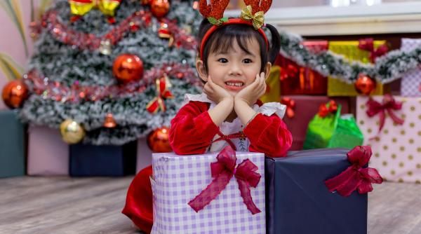 Unul din patru părinți folosește amenințările de Crăciun pentru a-și educa copiii. Experți: „Aveți grijă, e foarte periculos”