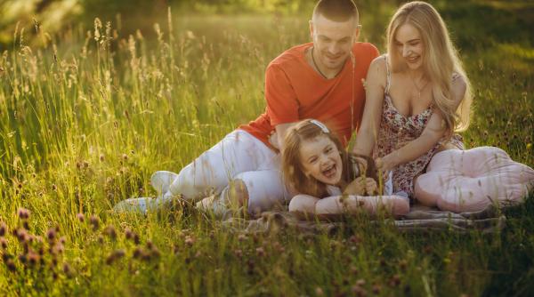 Obiceiurile pe care le au părinții de succes care au o relație împlinită cu copiii lor, conform experților