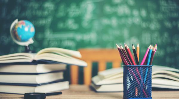 Desființarea inspectoratelor școlare a fost amânată