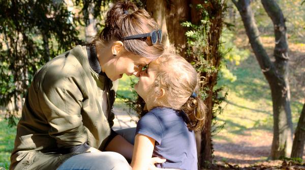 Cum să crești copii inteligenți din punct de vedere emoțional? Strategii de la un specialist în dezvoltarea micuților: „Le-ați spus vreodată să nu plângă?”