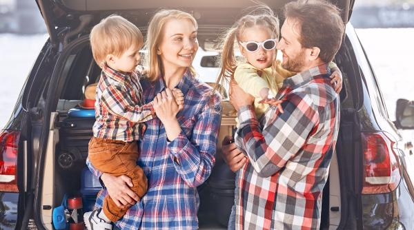 „Școala în valiză”. Familii care aleg să călătorească prin lume pentru a-și educa copiii