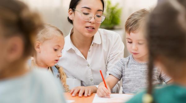 Profesorii trebuie să declare oficial că nu susțin meditații cu elevii din propriile clase. Mâine este ultima zi