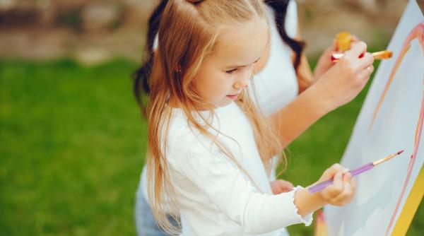 Ce înseamnă, din perspectiva psihologică, ca un copil să deseneze un copac cu rădăcini