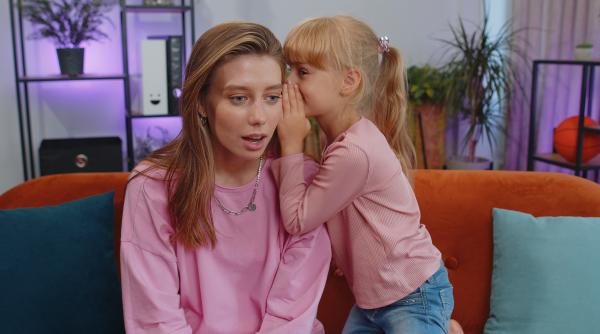 Minciuni acceptate copiilor: Când și de ce sunt permise, conform psihologilor