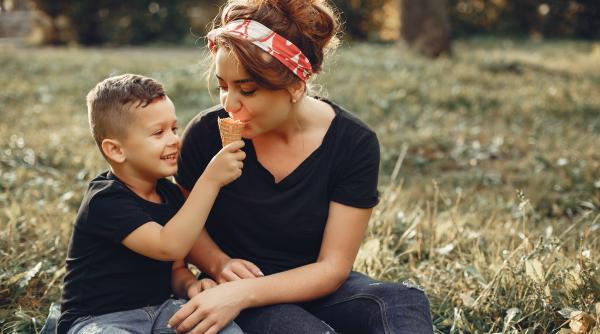 Motive pentru care băieții sunt mai apropiați de mame