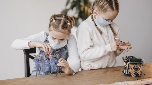 Cum să descoperi talentele copilului tău: Pași esențiali pentru a-i sprijini potențialul