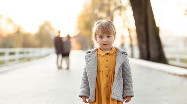 „Traumatizăm” copilul când îi cerem ceva ce nu vrea? Daniela Gavankar: „Să educi înseamnă să-i ceri să facă lucruri pe care nu le-ar face singur. Să-l dăm jos de pe piedestalul de «ți se cuvine»”