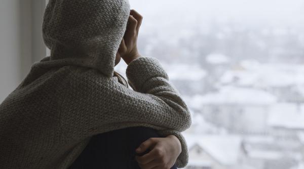 Trei semne că ți-a lipsit iubirea în copilărie, potrivit psihologilor