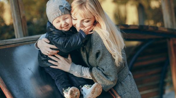 Lecții vechi, dar valoroase, pe care părinții încă le predau copiilor lor