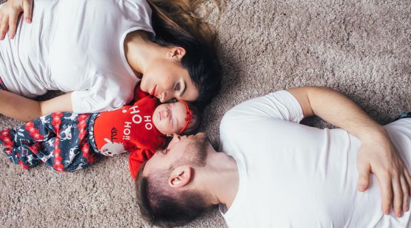 Când facem copii? Când ne spune societatea, părinții, prietenii sau când ne vine? Răpunsul psihologului Andrei Teașcă