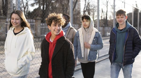 Ce este Sunshine Guilt și cum să o gestionezi la adolescenți