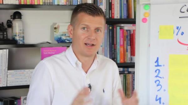 Cum să-i înveți pe copii valoarea banilor. Sfaturile expertului financiar Lorand Soares Szasz