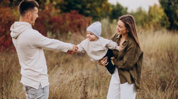 Un cunoscut pediatru demontează mitul că părinții nu pot să se contrazică între ei: „Este exact invers”