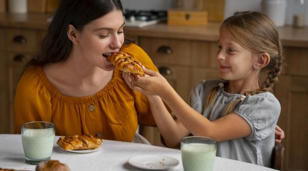 Micul dejun ideal pentru a stimula gîndirea la copii, potrivit nutriționiștiolor Unibversității Harvard