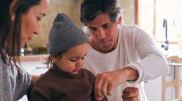 Semnele care arată că ești un părinte autoritativ: Acest stil de parenting a devenit tot mai popular, fiind recunoscut ca una dintre cele mai eficiente metode