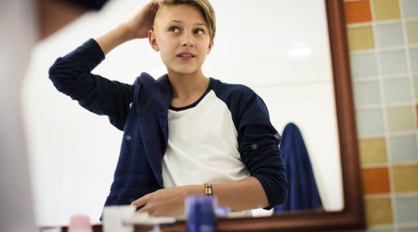 Comportamentele egocentrice la adolescenți care au nevoie de atenția părinților: Cum să le recunoască și să le abordeze?