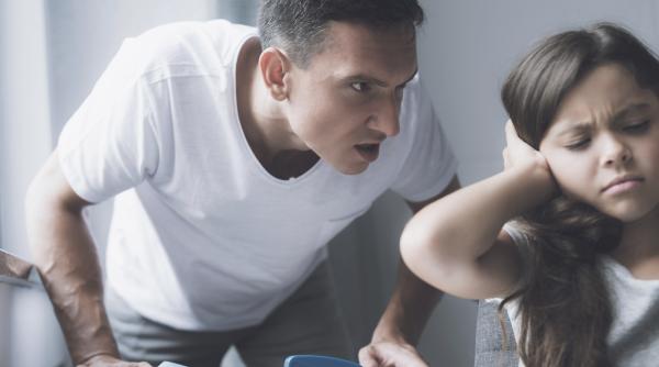 Educația cu „mână de fier” REDUCE dimensiunea creierului copilului. Țipetele, loviturile și pedepsele au efecte mai periculoase decât crezi, conform noilor cercetări